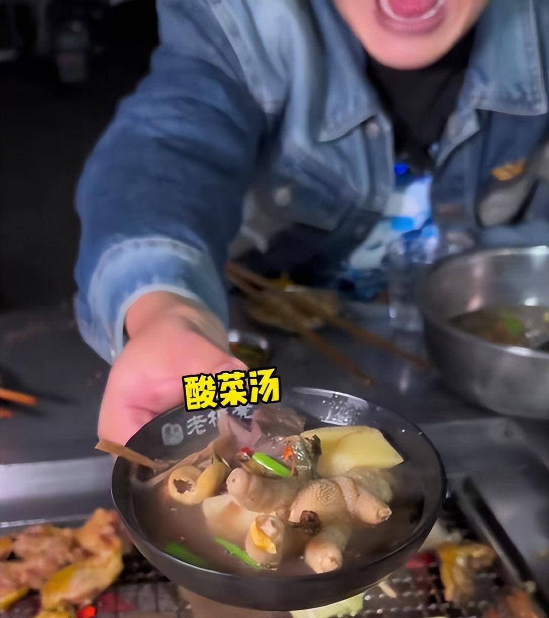 四川饭店回收剩蘸料被拍!称拿去喂鸡,当地人爆黑料,市监局介入